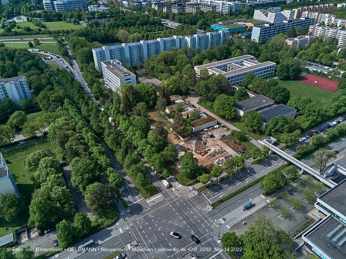 14.05.2022 - Luftbilder von der Baustelle Haus für Kinder in Neuperlach